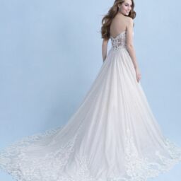 Disney Fairytale Weddings: D293L – Elevated Cinderella